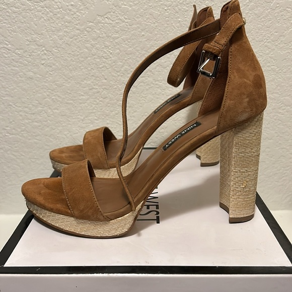 Worn once, can ship with or without box. - Picture 2 of 4